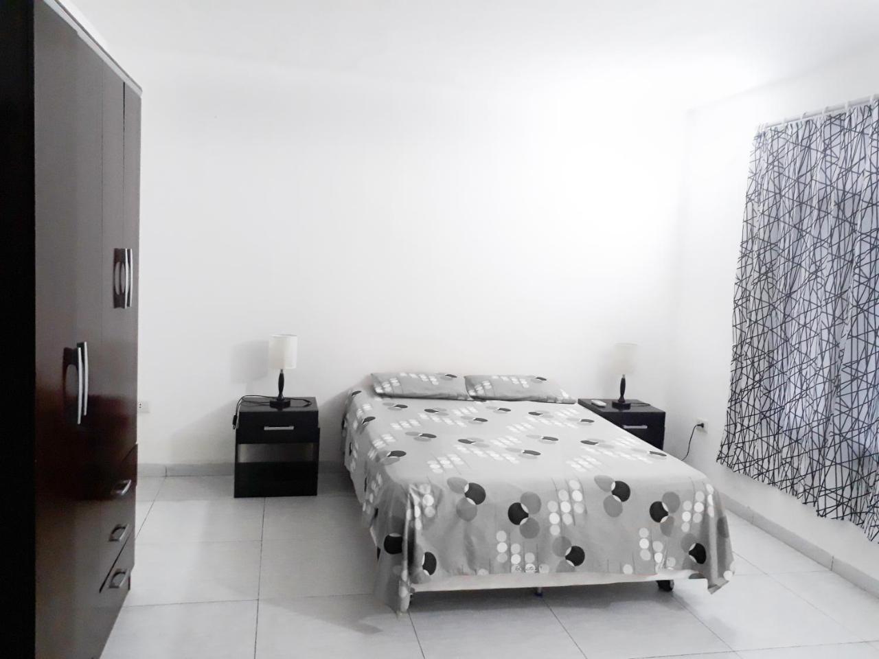 City Lodge Apart Санта Крус де ла Сиера Екстериор снимка
